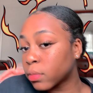 Meet your Posher, Esinam